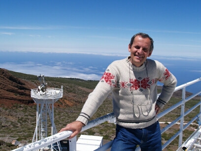 Ales Kucera at the the Swedish 1-m Solar Telescope - 
with the DOT - Dutch Open Telescope, 26/4/2006 (photo by Jan Rybak)